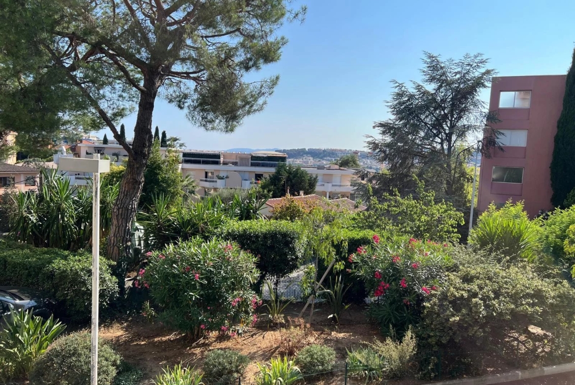 WEST OF NICE BEAUTIFUL APPARTMENT WITH TERRACE