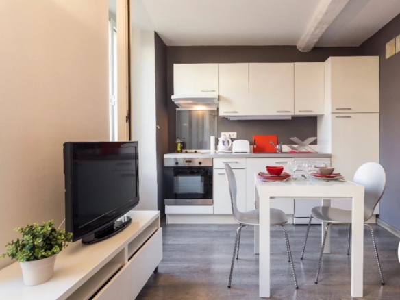 STUDIO  rue PARADIS prox Place massena