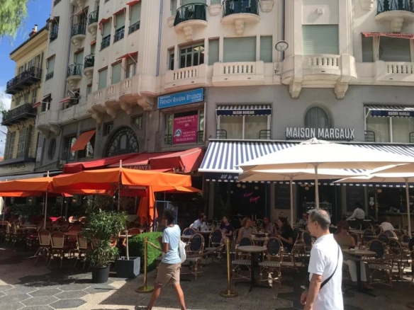 Zone piétonne PLACE MAGENTA F2 moderne