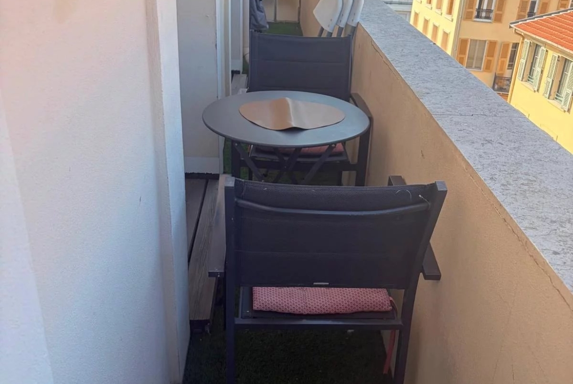 CARRE D’OR Nice F2 avec balcon proche PLACE MAGENTA