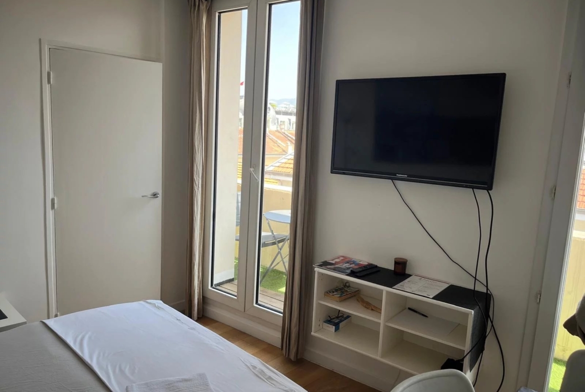 CARRE D’OR Nice F2 avec balcon proche PLACE MAGENTA